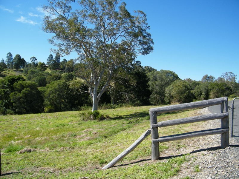 12 Oak Court, Carters Ridge QLD 4563