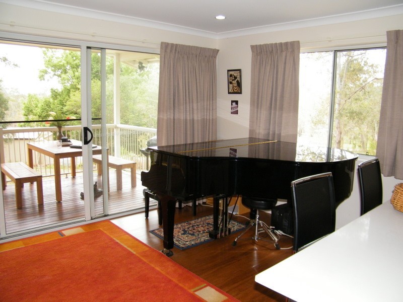 10 George, Brooloo QLD 4570