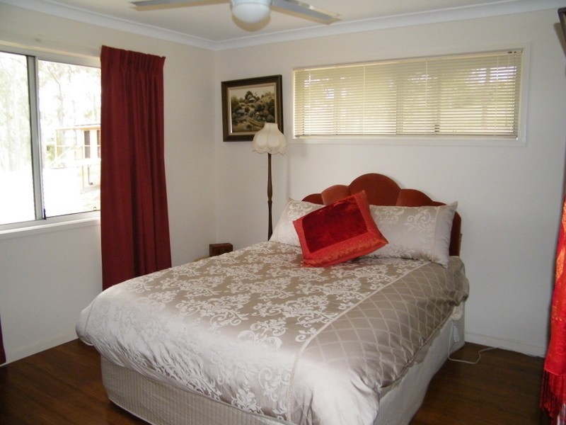 10 George, Brooloo QLD 4570