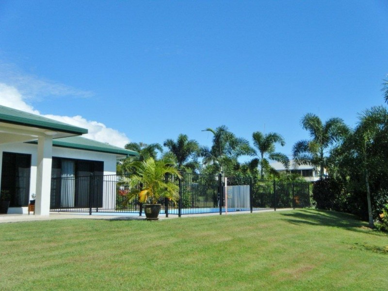 15 Marine Pde, Cardwell QLD 4849