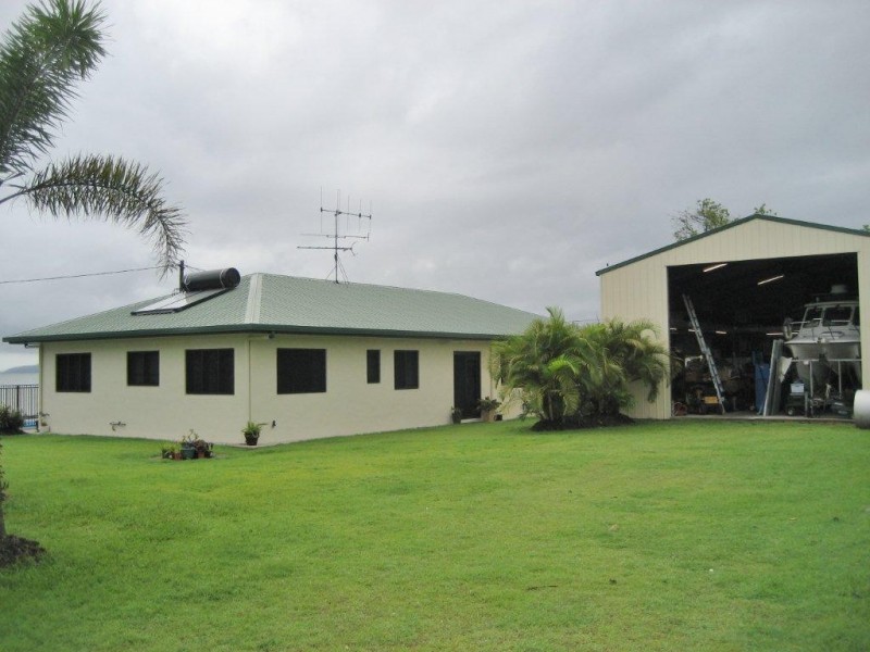 15 Marine Pde, Cardwell QLD 4849