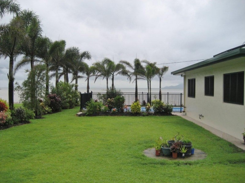 15 Marine Pde, Cardwell QLD 4849