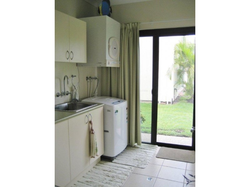 15 Marine Pde, Cardwell QLD 4849