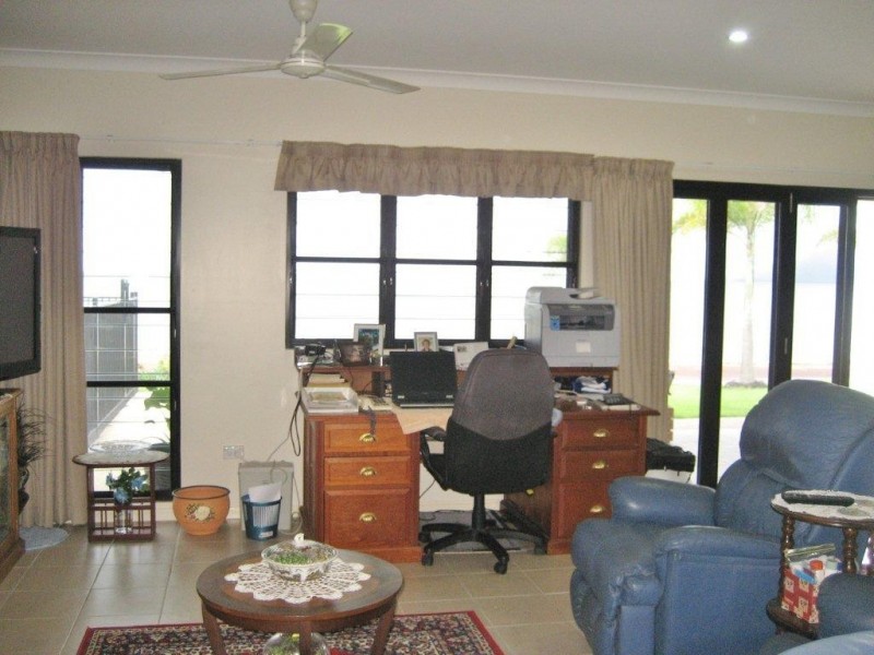 15 Marine Pde, Cardwell QLD 4849