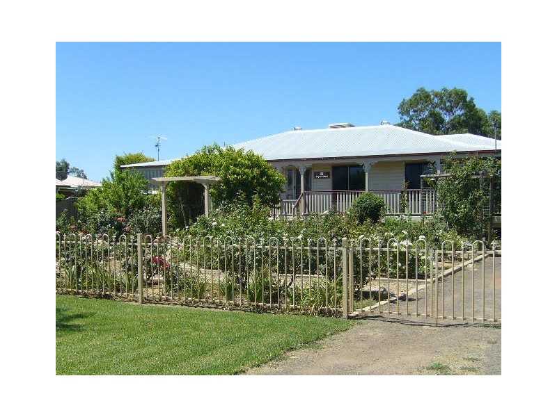 15 Taylor Street, St George QLD 4487