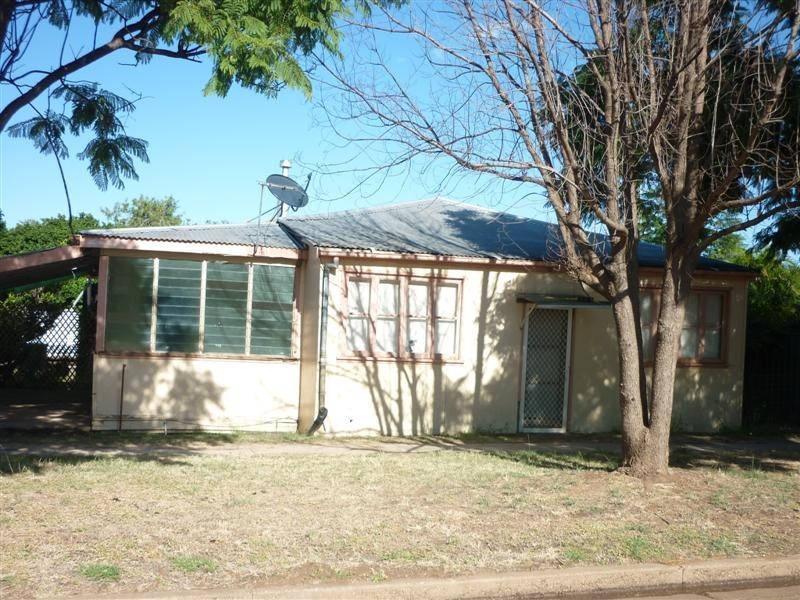 82 Grey Street, St George QLD 4487