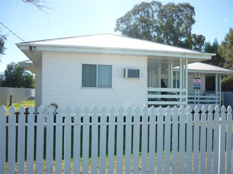 10 Railway Street, Dirranbandi QLD 4486