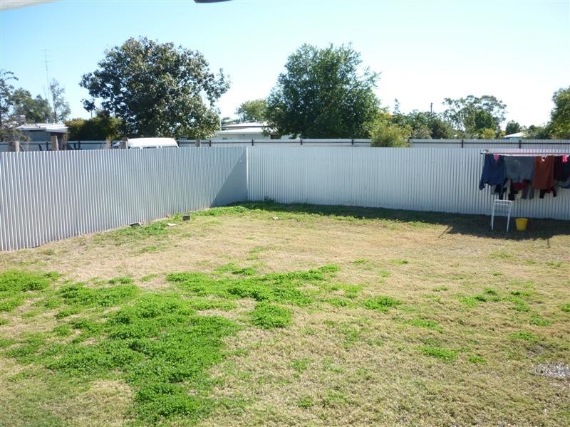 10 Railway Street, Dirranbandi QLD 4486