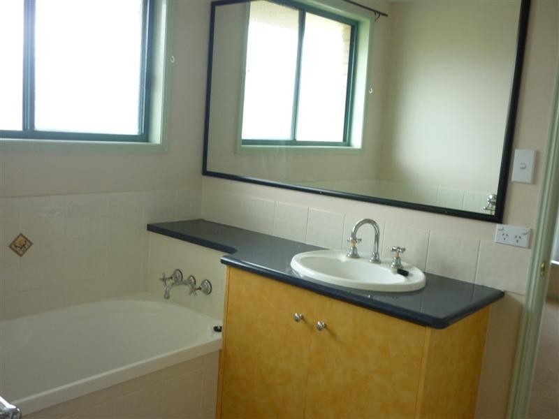 10 Taylor Street, St George QLD 4487