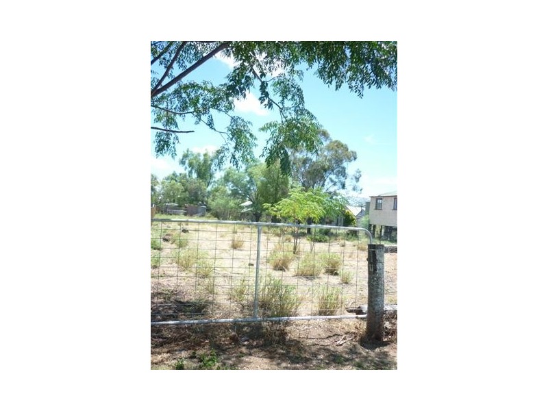 42 Moore Street, Dirranbandi QLD 4486