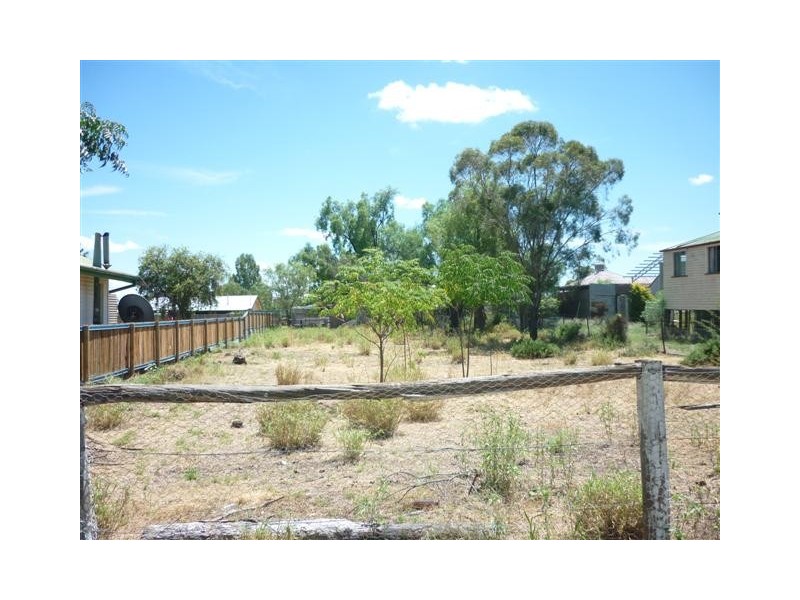 42 Moore Street, Dirranbandi QLD 4486