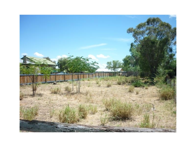 42 Moore Street, Dirranbandi QLD 4486