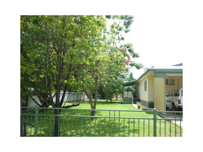 11 Weatherall Street, St George QLD 4487