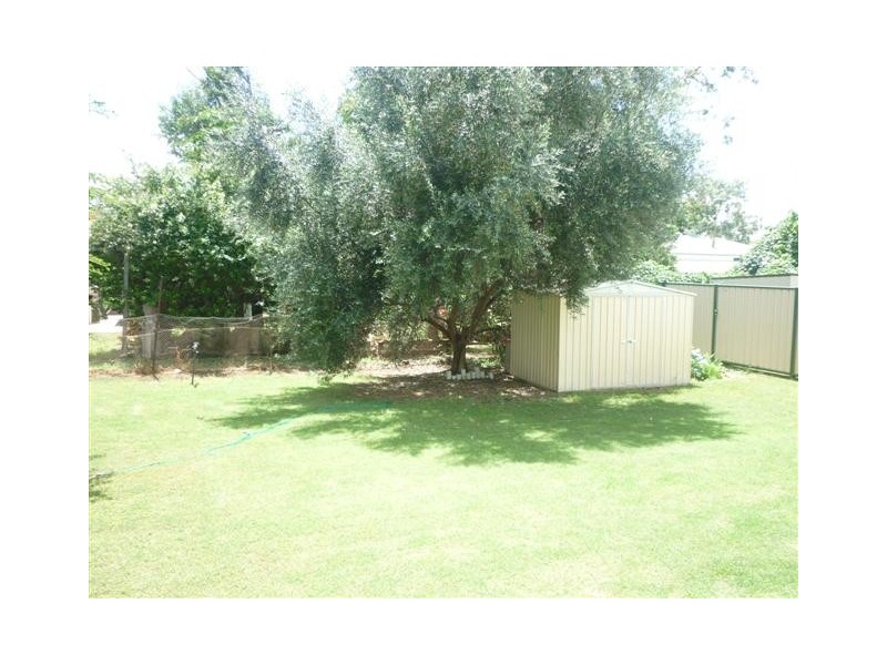 11 Weatherall Street, St George QLD 4487