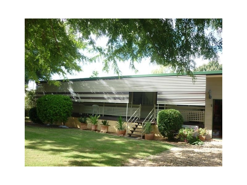 13 Elizabeth Street, St George QLD 4487