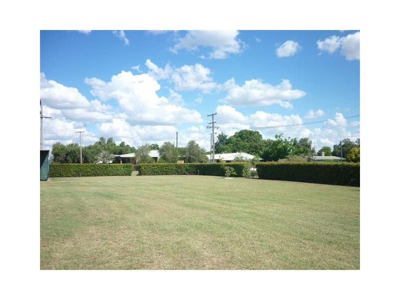 13 Elizabeth Street, St George QLD 4487