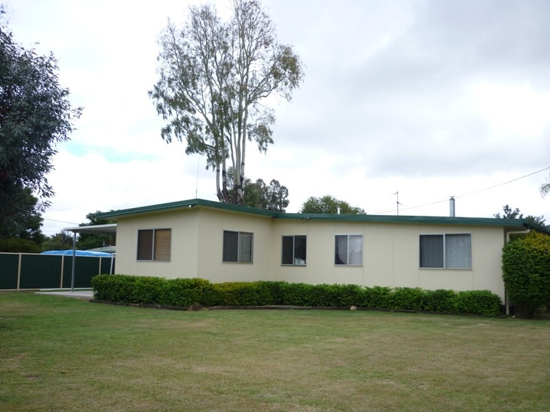 11 Wattle Drive, St George QLD 4487