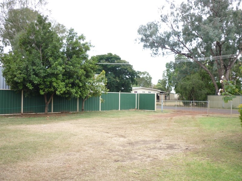 11 Wattle Drive, St George QLD 4487