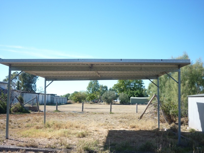 48 Cowildi Street, Dirranbandi QLD 4486