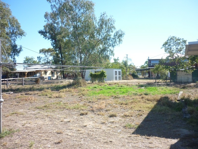 48 Cowildi Street, Dirranbandi QLD 4486