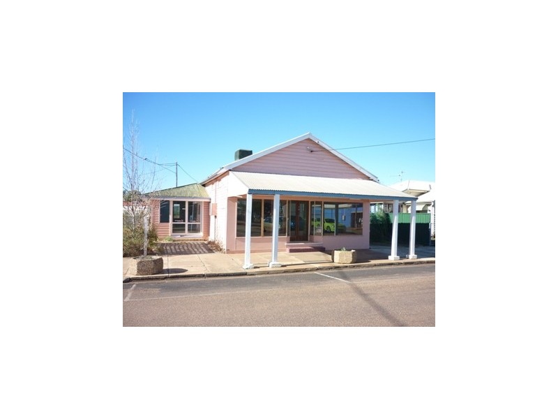13 Grey Street, St George QLD 4487