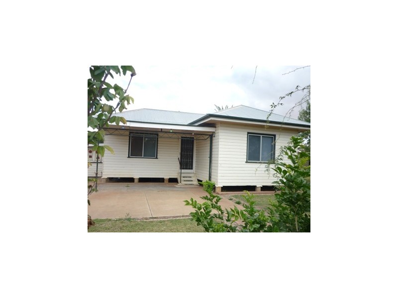 66 Grey Street, St George QLD 4487