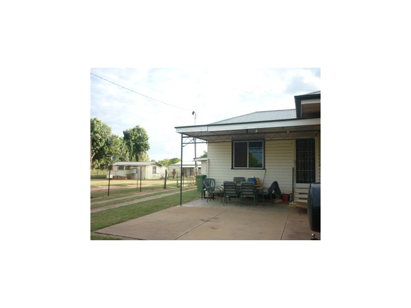 66 Grey Street, St George QLD 4487
