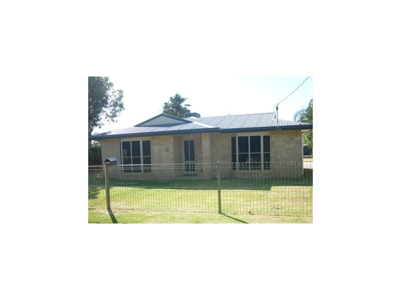 2 Hume Street, St George QLD 4487