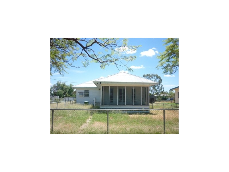 10 Moore Street, Dirranbandi QLD 4486