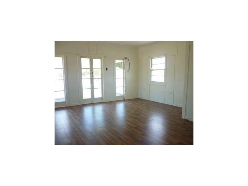 10 Moore Street, Dirranbandi QLD 4486