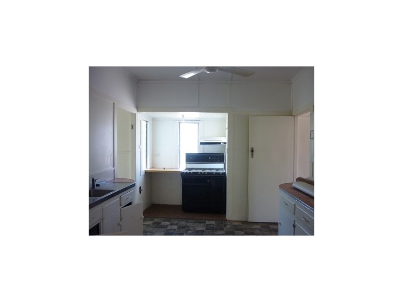 10 Moore Street, Dirranbandi QLD 4486
