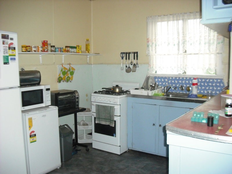 4 Moore Street, Dirranbandi QLD 4486