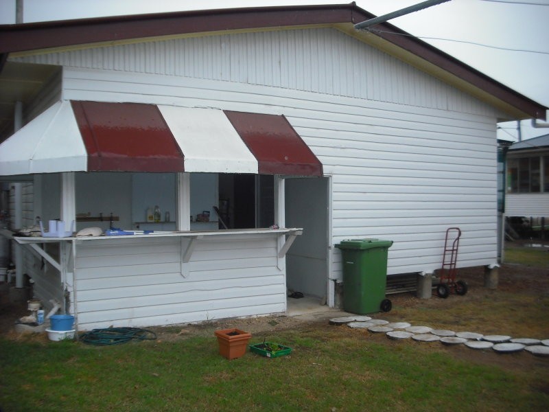 4 Moore Street, Dirranbandi QLD 4486