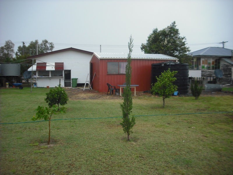 4 Moore Street, Dirranbandi QLD 4486