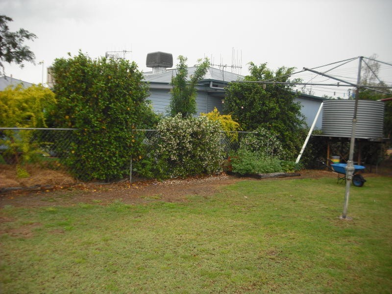 4 Moore Street, Dirranbandi QLD 4486