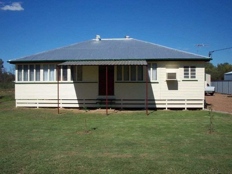 12 Wattle Drive, St George QLD 4487