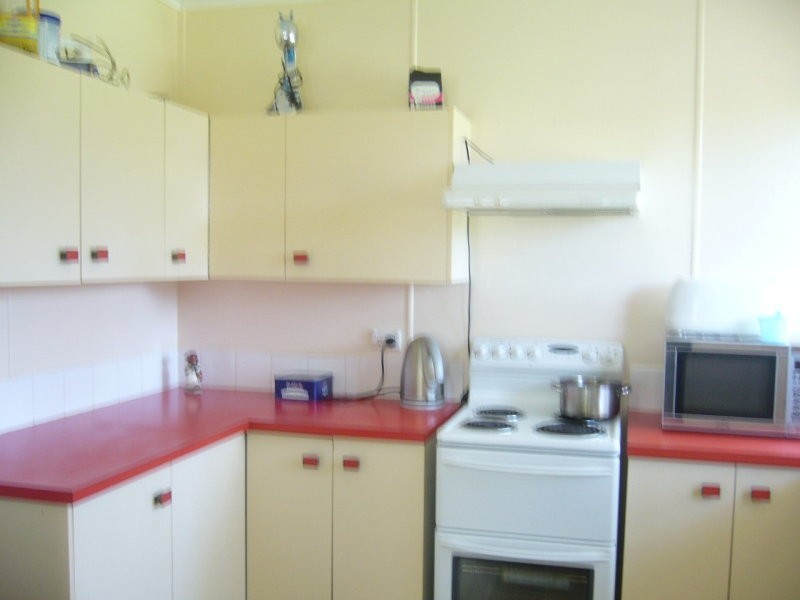 9 Wattle Drive, St George QLD 4487