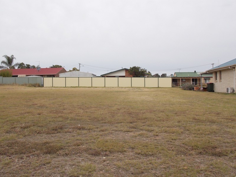 5 Hawthorne Street, Nanango QLD 4615