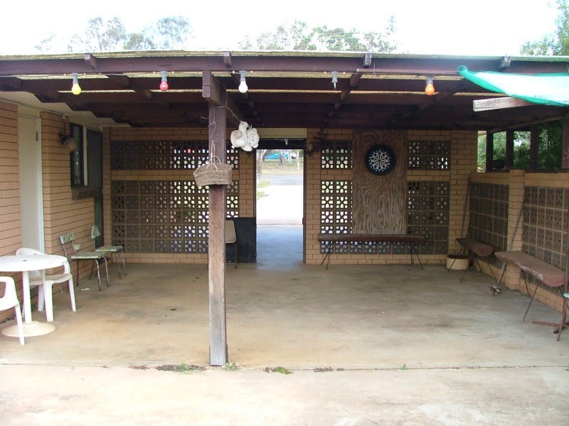 20 Grey Street, Nanango QLD 4615