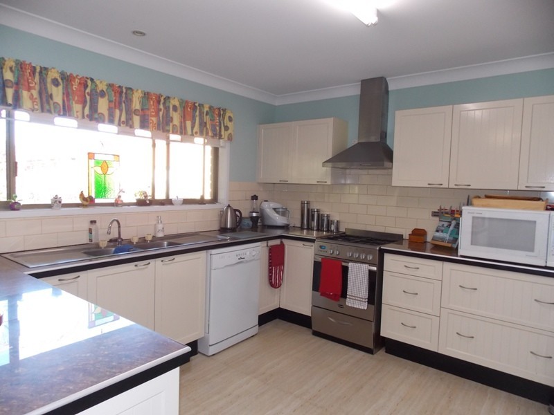 8 Birdie Street, Nanango QLD 4615