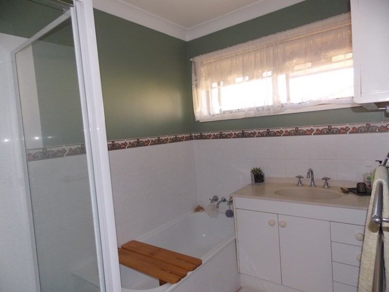 8 Birdie Street, Nanango QLD 4615