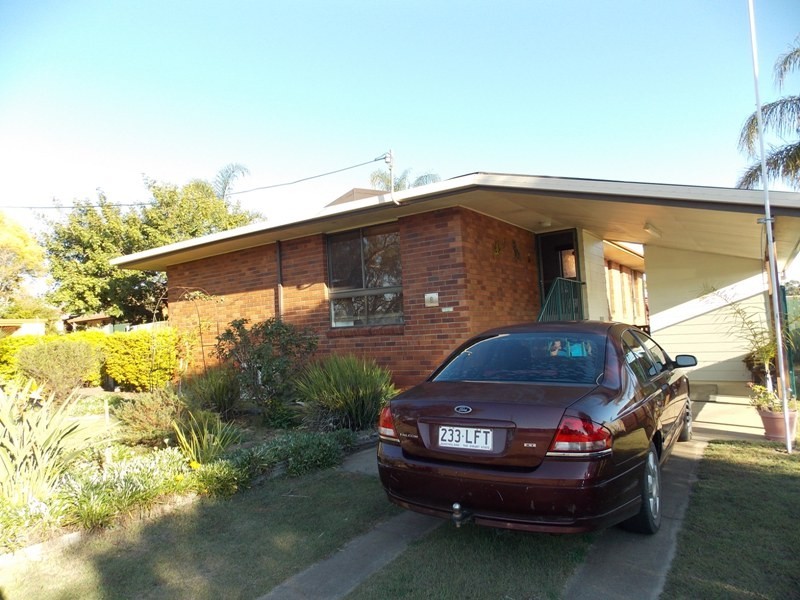 8 Birdie Street, Nanango QLD 4615