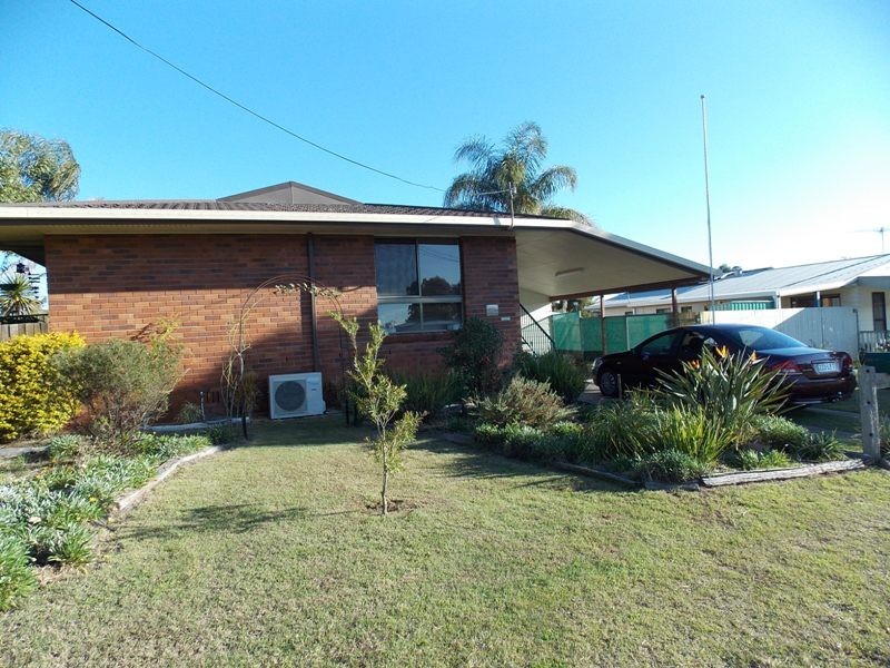 8 Birdie Street, Nanango QLD 4615