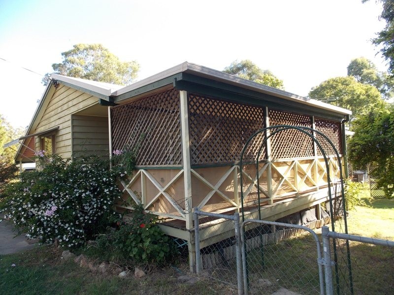 5 Hunter Street, Nanango QLD 4615