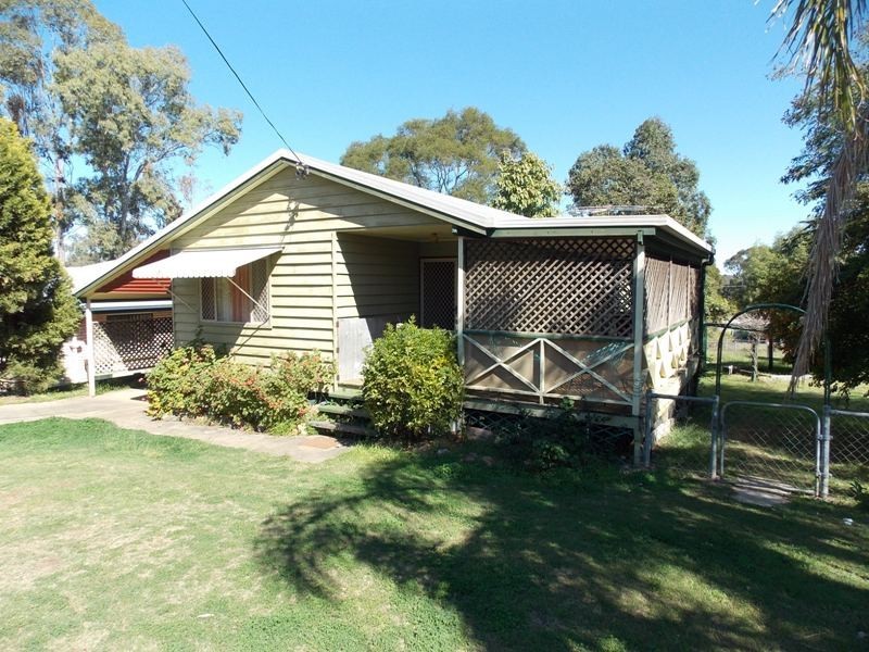5 Hunter Street, Nanango QLD 4615