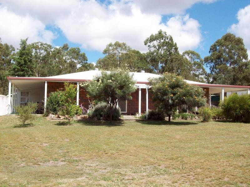 33 Malar Crs, Nanango QLD 4615