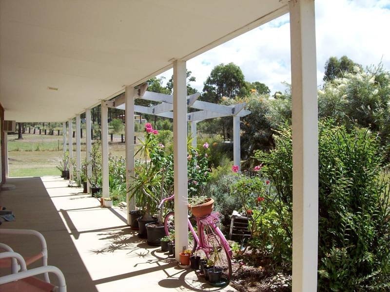 33 Malar Crs, Nanango QLD 4615