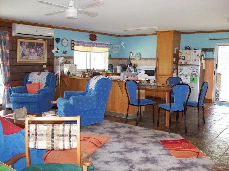 33 Malar Crs, Nanango QLD 4615