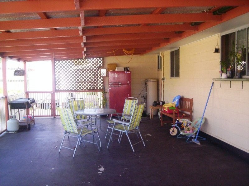 18 Hibiscus Court, Nanango QLD 4615