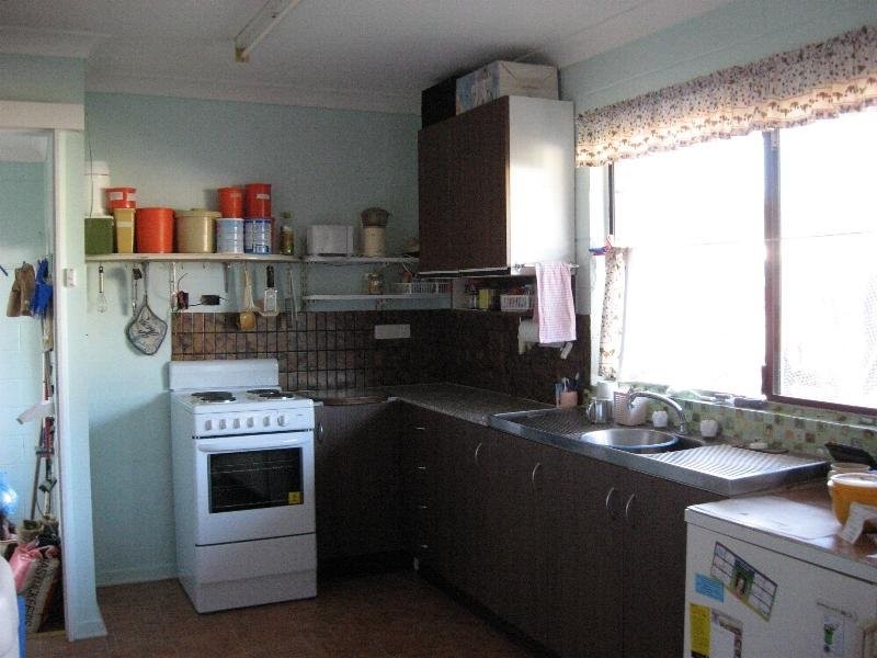 16 Cairns Street, Nanango QLD 4615